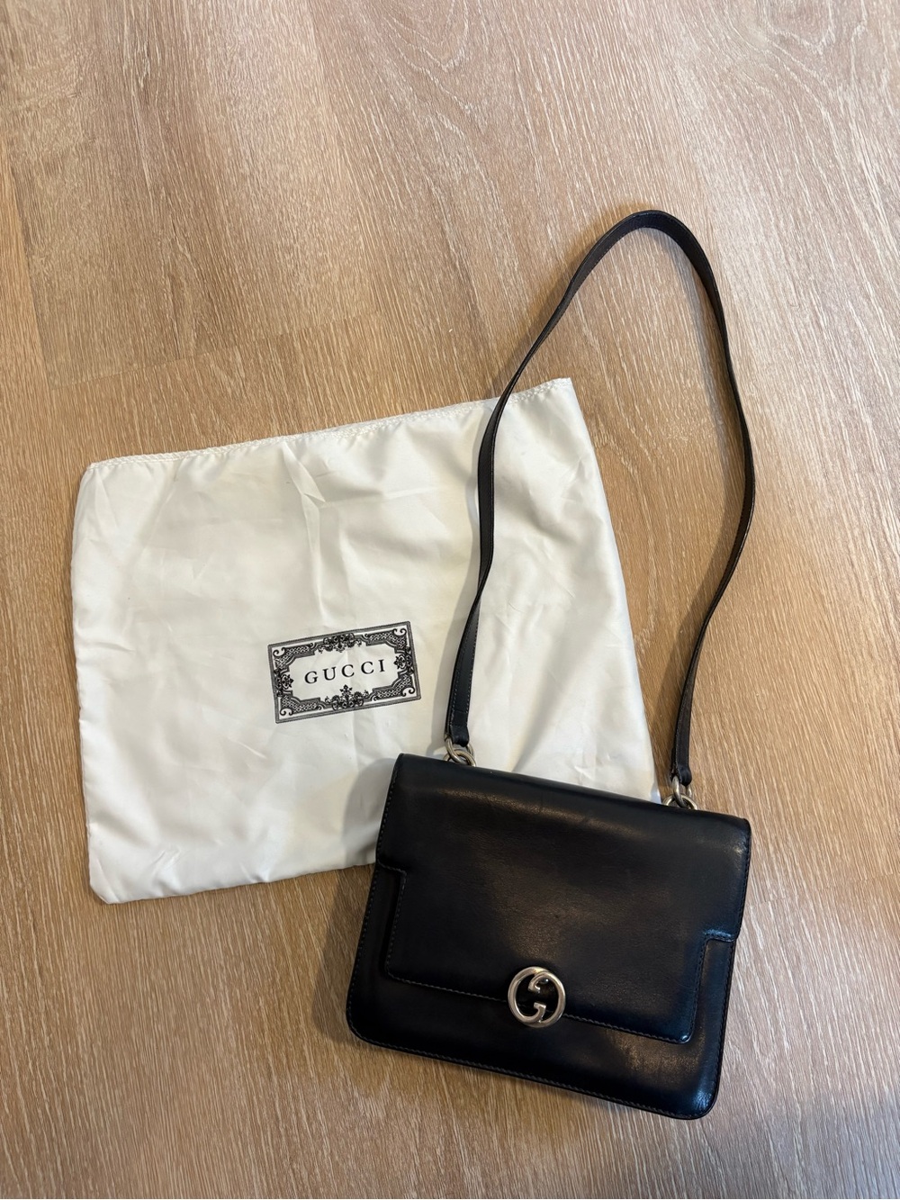 Vintage Gucci Black Leather Shoulder Bag with Silver Interlocking G